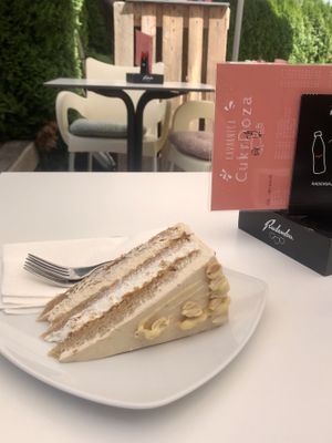 White snickers cake 😍 best cake I ever had at Kavarnica CukrDoza - Maybe closed in Maribor