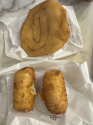 Fried Salted Bun and Butterfly Bun (broken)  at Shou Yi Fried Fritters in Central Singapore
