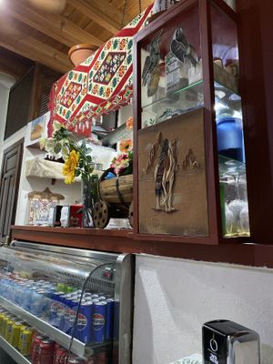 Nicht viel Sitzmöglichkeiten- man kann das Essen aber auch mitnehmen. / Not lot of space, but also for take away.  at Damasquino in Cordoba