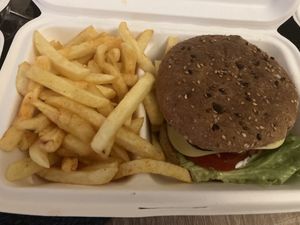 Deluxe Burger mit Beyond meat Patty  at The Kings Arms in Nuremberg