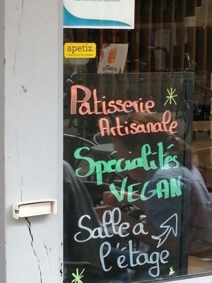 Vegan specialties at Le Tres Superbe in Chartres