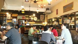 Interior. It was very crowded, a good sign. at Organic Freshmart and Restaurant in Subang Jaya