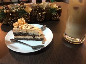 Gluten free vegan peach cake at Canela y Miel in Quepos