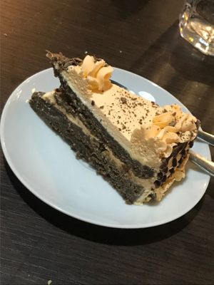 Vegan cake at Canela y Miel in Quepos