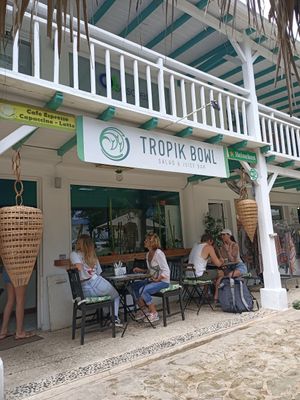 Amazing and cosy place for vegans to have a nice meal. The staff is also super friendly, and they speak Spanish, English and French. Food is delicious 🌈💚🙏🏻🌏🕉️ at Tropic Bowl in Las Terrenas