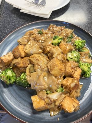 Pad see ew vegan with tofu  at Thian's Thai Fusion in Ocean Shores