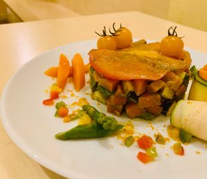 Tartar de colores con salsa pesto  at Kriti in Barcelona