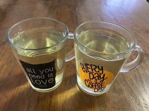 Tea with fresh herbs at Vegan Box in Faro