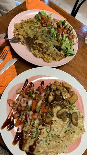 Migas (front) and „Bacalhau“ (back)  at Vegan Box in Faro