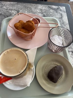 nuggets latte and a choccyyy  at Vegan Box in Faro