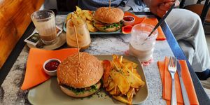 Seitana, simple latte, Chai latte and fresh apple juice at Vegan Box in Faro