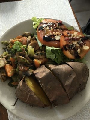 Special made plate 🥰 at Vegan Box in Faro