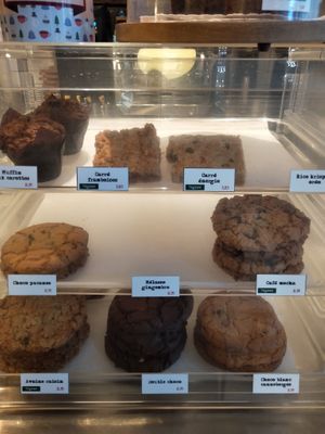 Cake display with vegan options at Café Pékoe in Quebec