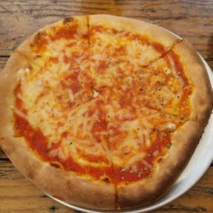 Vegan cheese pizza at Dangerous Minds Brewing Co in Pompano Beach