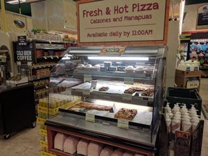 Vegan and vegetarian pizza after 11 at Down to Earth - Store and Deli in Kahului