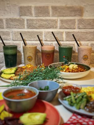Smoothies (left to right): just greens, vegan date, grapefruit mint, midori shake, berry date at Gentlebros Cafe in Central Singapore