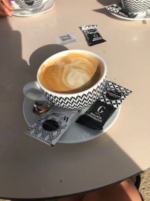 Café con leche de soja y galleta Speculoos at Gran Café 1919 in Mallorca