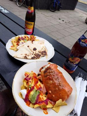Uberbackener Burrito und Quesadillas at Zum Kleinen Esel in Bochum
