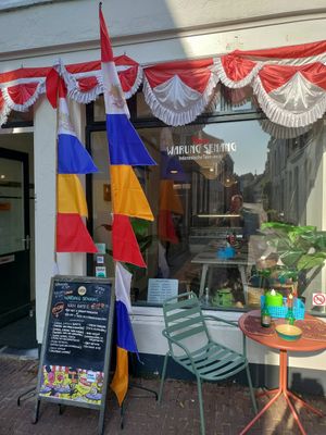 Ansicht von außen. Drinnen gibt es 8 Sitzplätze. at Warung Senang in Middelburg