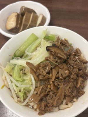 Truffle ramen (dry) and hundred layers beancurd  at Lǜ Zhuàn Shí 綠饌食 in Kaohsiung