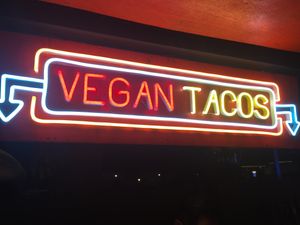 Neon sign at WǔFú Xuān 五福軒 in Kaohsiung