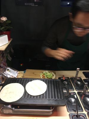 Alex at the griddle at WǔFú Xuān 五福軒 in Kaohsiung