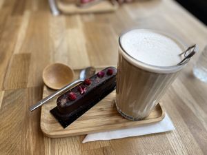 Chocolate-raspberry & chai latte at Be Nuts in Brussels