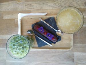 Imprevisible cake, iced matcha latte and lemonade at Be Nuts in Brussels