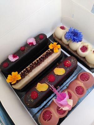 5 different vegan pastries at Be Nuts in Brussels