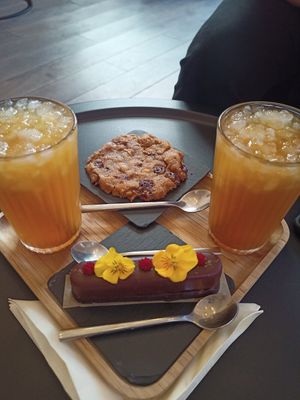 Cookie, ice tea, dessert "l' imprevedibile' at Be Nuts in Brussels