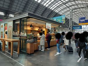 Shop next to platform 8 at Traffic Snack - Hauptbahnhof in Frankfurt