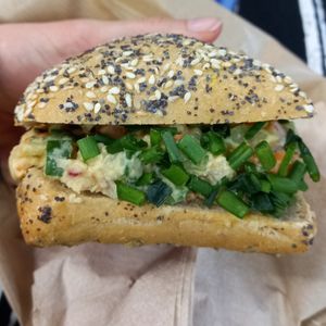 kairo-brötchen with hummus & veggies, 4,40€ at Traffic Snack - Hauptbahnhof in Frankfurt