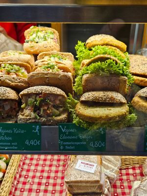 Edamame Burger & Kairobtötchen at Traffic Snack - Hauptbahnhof in Frankfurt