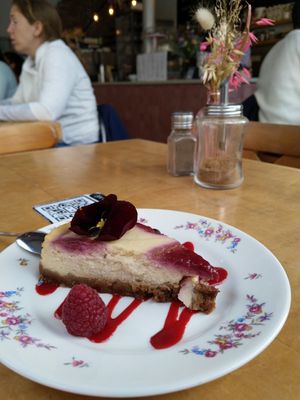 Best vegan raspberry cheesecake I ever had at Kato Gâteaux in Mechelen