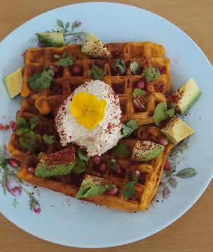 The Sweet potatoes waffles with avocado cashewcreme, chili flakes, pomegranate seeds and cilantro. Look nice but are terribly hard and not fresh, the 8 pieces of avocado not ripe. at Kato Gâteaux in Mechelen