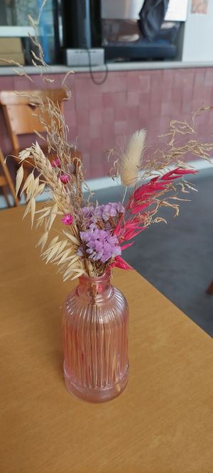 Nice flower arrangement on every table  at Kato Gâteaux in Mechelen