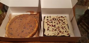 Caramel cheesecake and red velvet cake at Kato Gâteaux in Mechelen