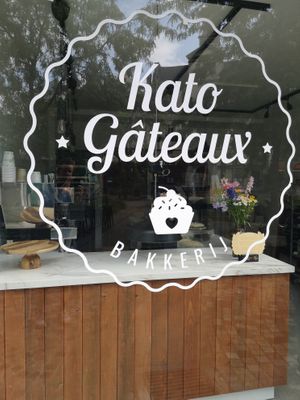 Outside at Kato Gâteaux in Mechelen