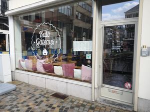 Outside at Kato Gâteaux in Mechelen