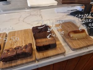 Counter at Kato Gâteaux in Mechelen