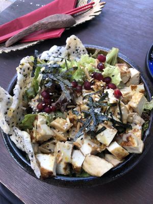 Caesar meets Asia Bowl veganized (12,90€)  at Onocubes in Frankfurt