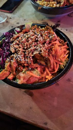 bowl with planted pulled pork   at Onocubes in Frankfurt