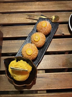 Sesam Bällchen  at Onocubes in Frankfurt