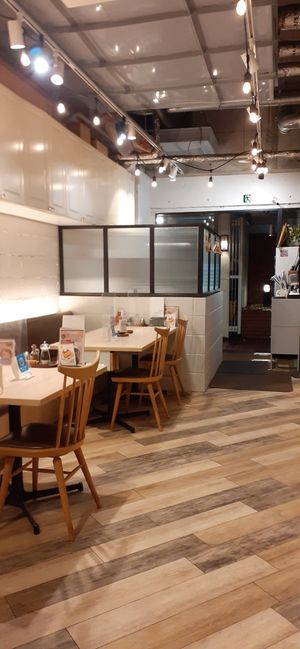 Vibe at Ramen Cafe de Iino in Tokyo