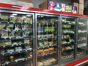 Vegan frozen options at Hawaiian Moons Market in Kihei