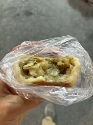 Cabbage bun  at Xiāng ShīFù Sù Shuǐ Jiān Bāo 香師傅素水煎包 - Maybe closed in Tainan