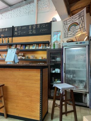 Ask about the rainbow banner. It’s really cool  at Magic Monkey 悟空活菌茶 - WùKōng Huó Jūn Chá in Chishang