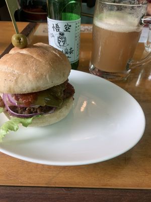 BBQ pineapple burger, pineapple kombucha  at Magic Monkey 悟空活菌茶 - WùKōng Huó Jūn Chá in Chishang