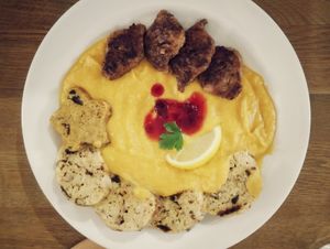 Vynikajici vegan jidlo, voda k nemu zdarma, na prani nam i udelali bezlekove (pohankove) knedliky :) at Vegato-Vaclavak in Prague