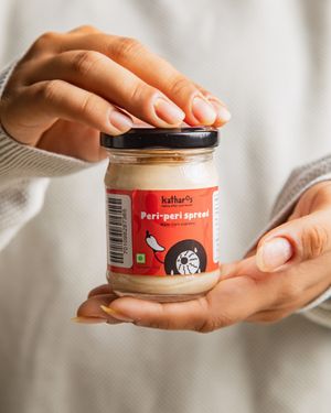Katharos brings you a delectable handcrafted Cheese Spread.
• Made only using Cashews & Peri peri
• Use as dip/spread on wrap/Salad dressing/on fries, nachos
• No Preservatives at Katharos Foods in Mumbai